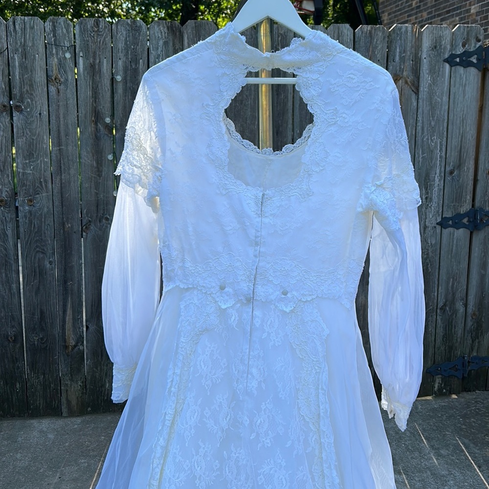 Vintage Off-White Wedding Dress - Picture 13 of 14